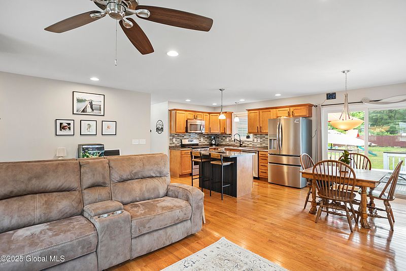 3rd image of 9 Barton Avenue