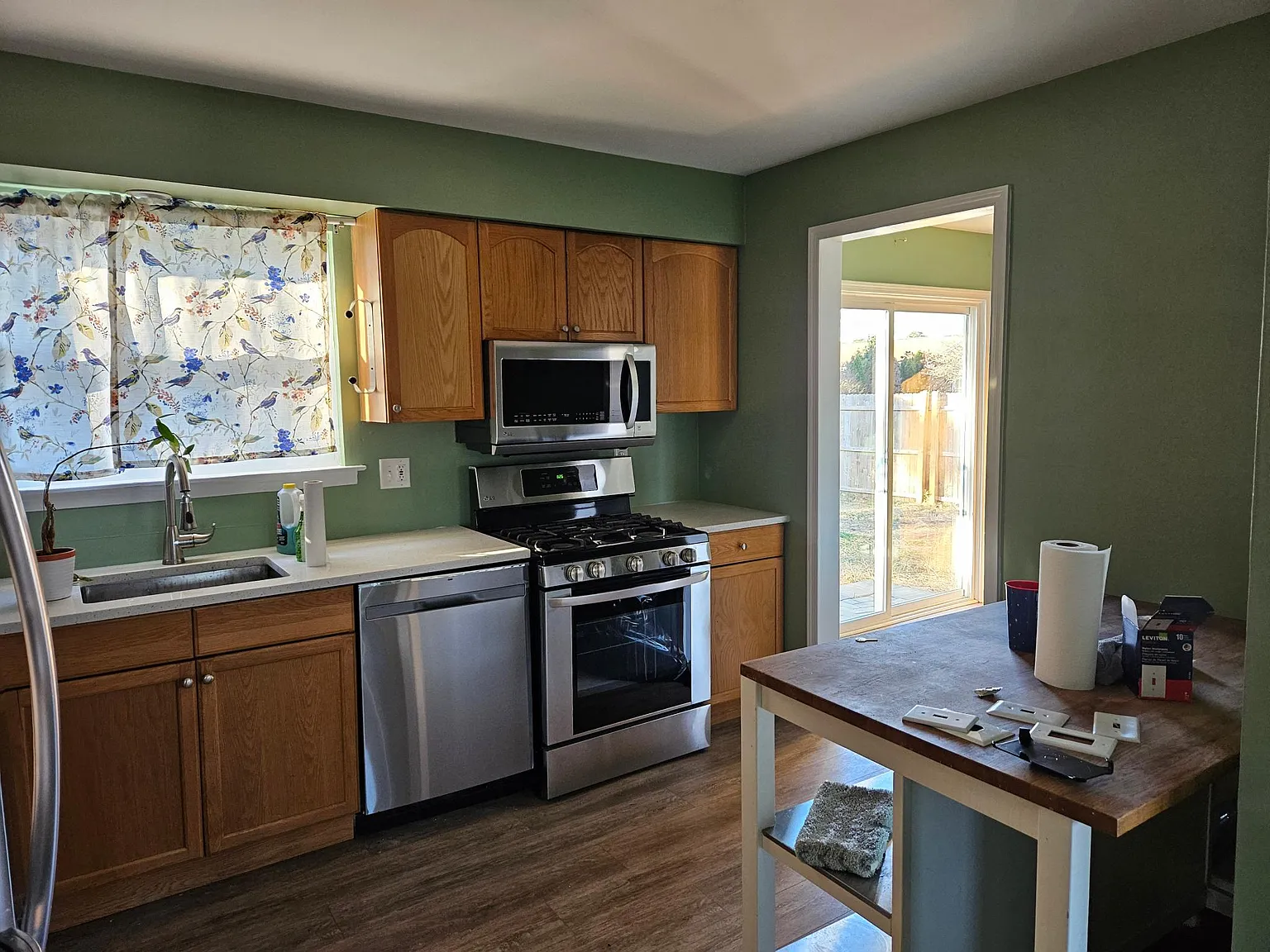 4 bed, 1200 sqft, $2,550 — Photo 3