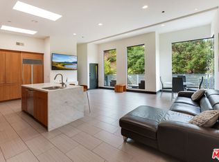 2929 Passmore Dr, Los Angeles, CA 90068