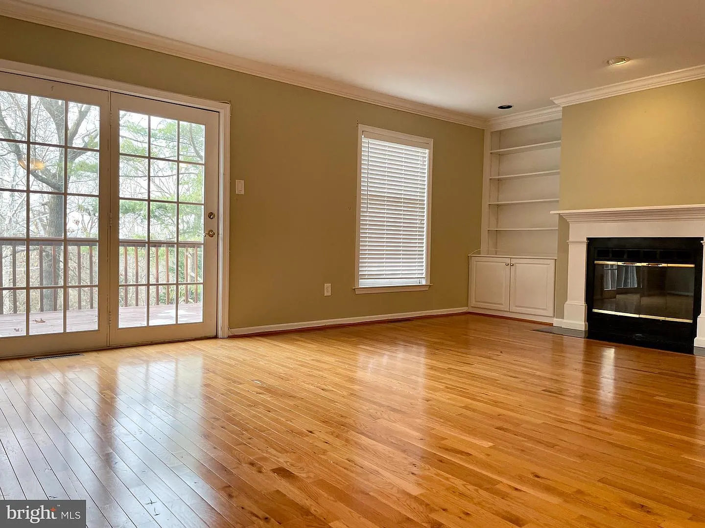 3 bed, 2.5 bath, 2004 sqft, $3,700 — Photo 3