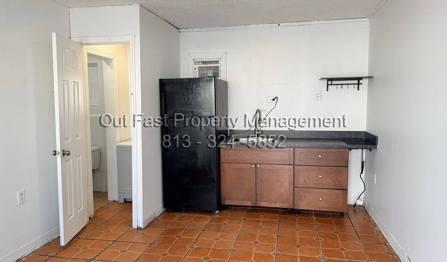 Studio, 1.0 bath, 250 sqft, $695 — Photo 3