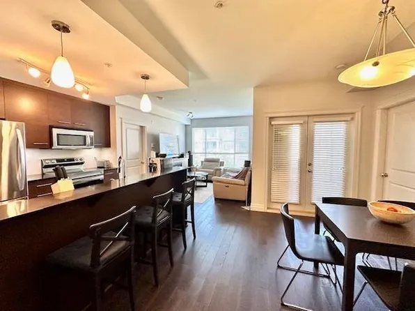 2343 Atkins Ave #301, Pt Coquitlam, BC V3C 1Y7