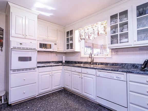 3rd image of 1914 Diana St