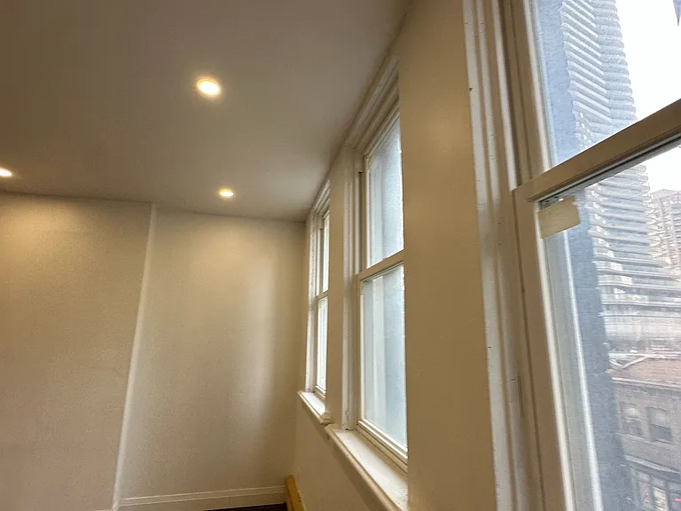 565 Yonge St #4 — Photo 18