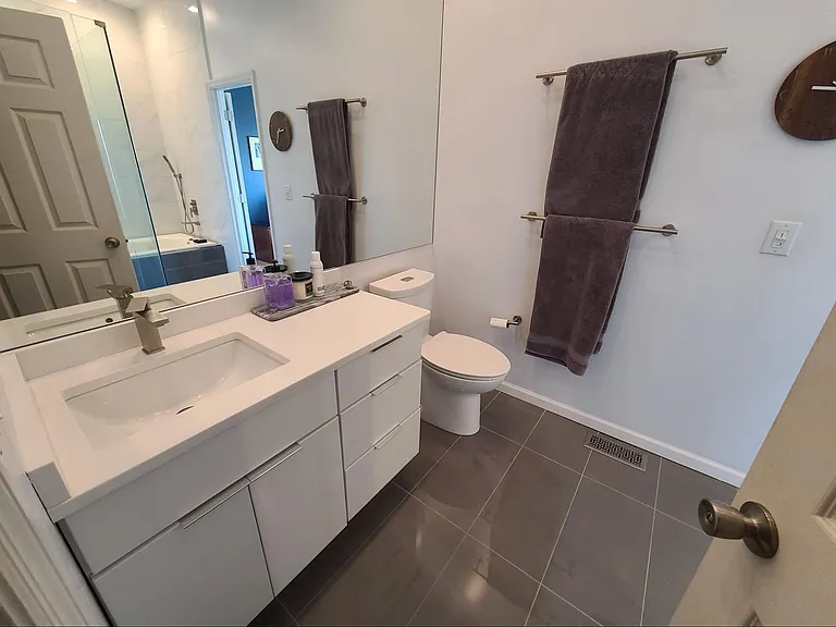 241 Hastings St — Photo 14