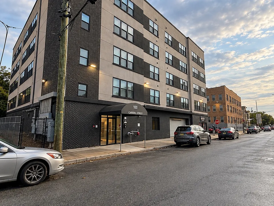 100 Carroll St #4
