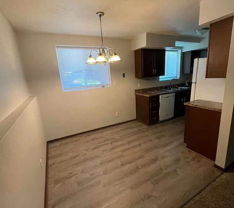 806 Cedar River Dr