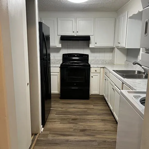 380 S Daleville Ave #H — Photo 5