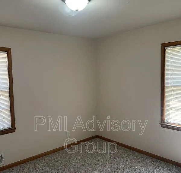 3605 SW 9th St — Photo 5
