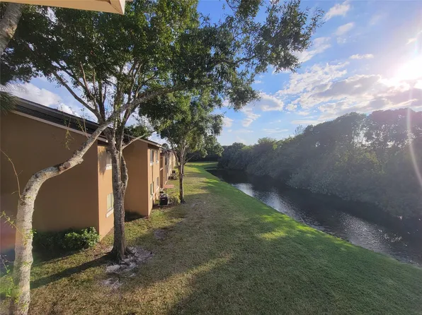 1141 Lake Victoria Dr #E, West Palm Beach, FL 33411