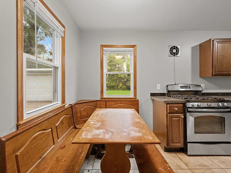 1711 Rose Pl — Photo 6