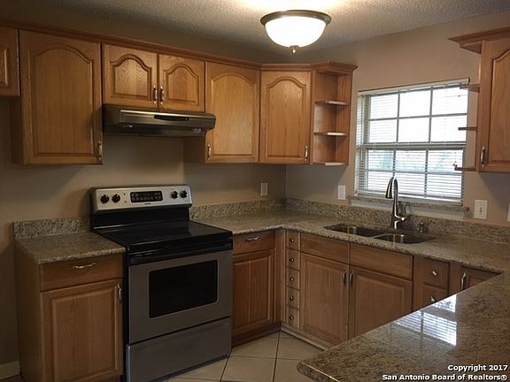 3rd image of 7813 Hollow Oak St