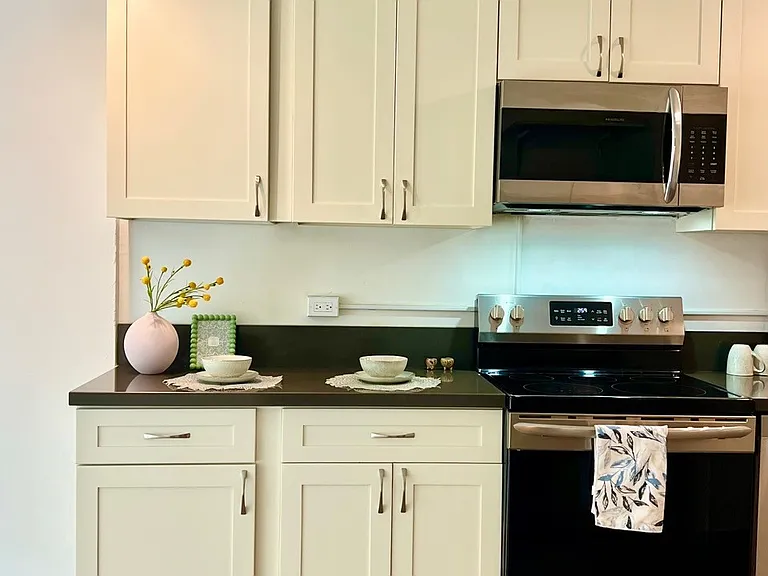 222 Kaiulani Ave #303 — Photo 4