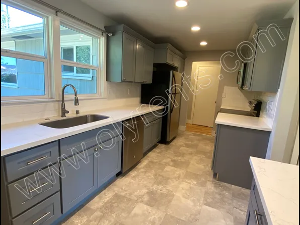 1005 S 35th St, Tacoma, WA 98418
