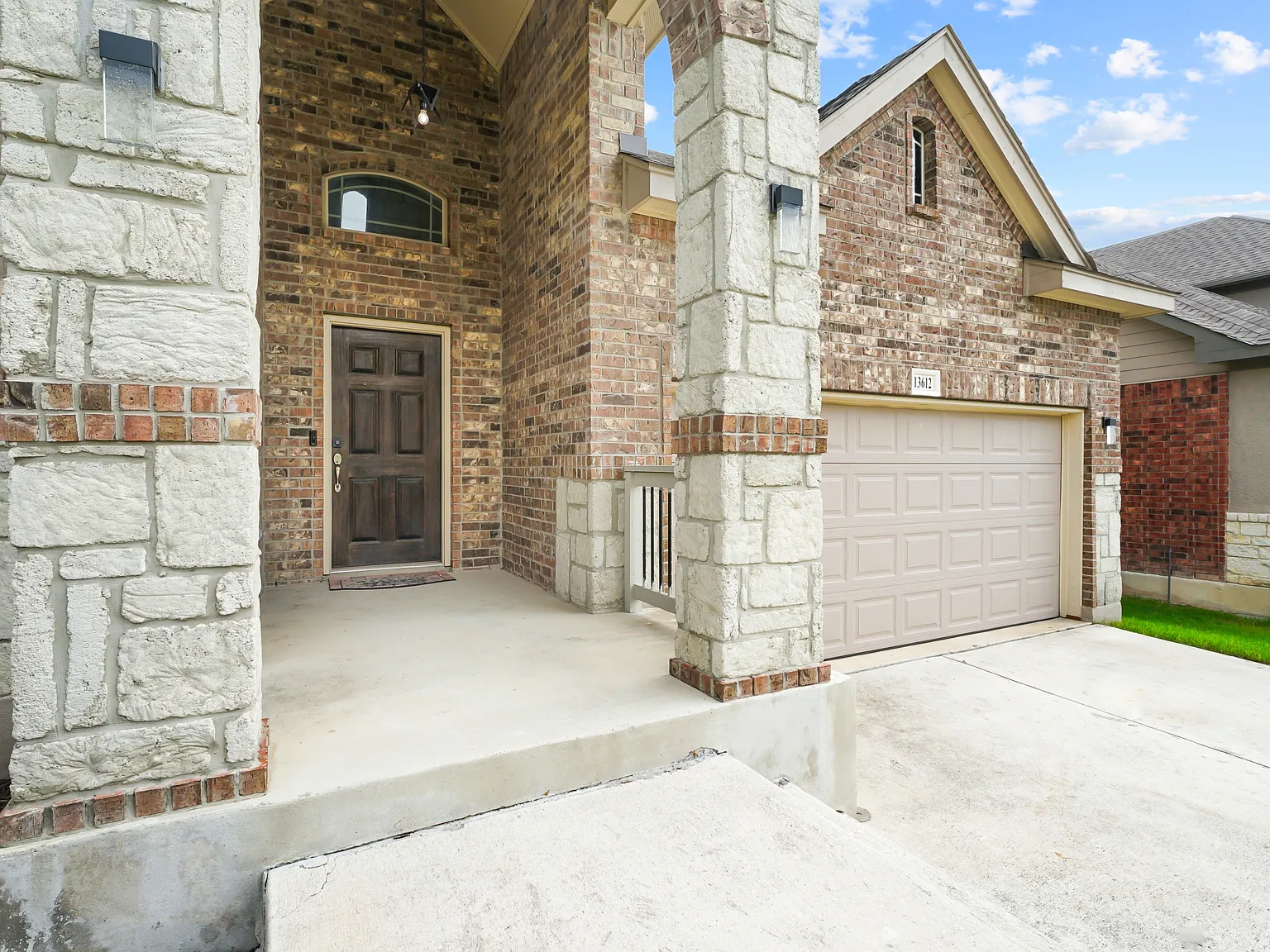 4 bed, 2970 sqft, $3,585 — Photo 4