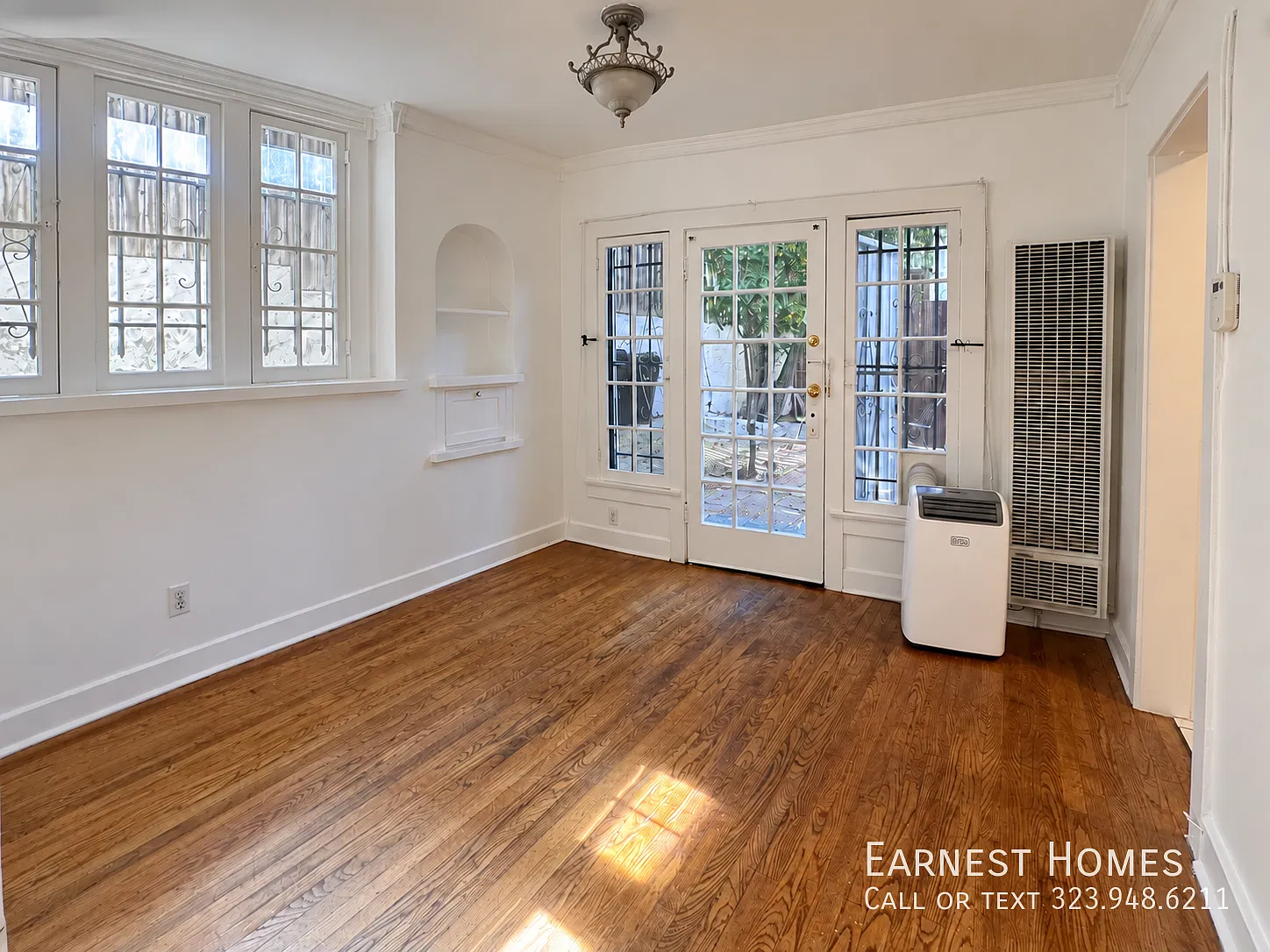 1 + 1 Classic Hollywood Charm with Hardwood Floors & a Private Patio — Photo 2