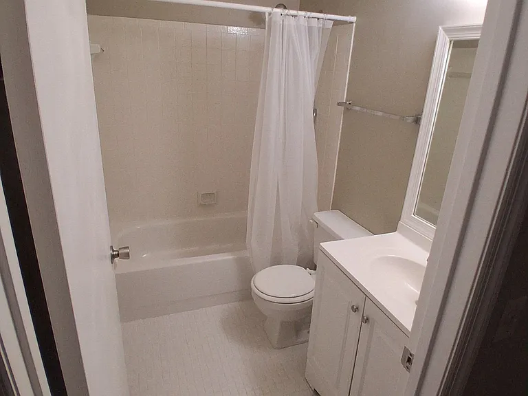 1409 Lake Ave — Photo 4