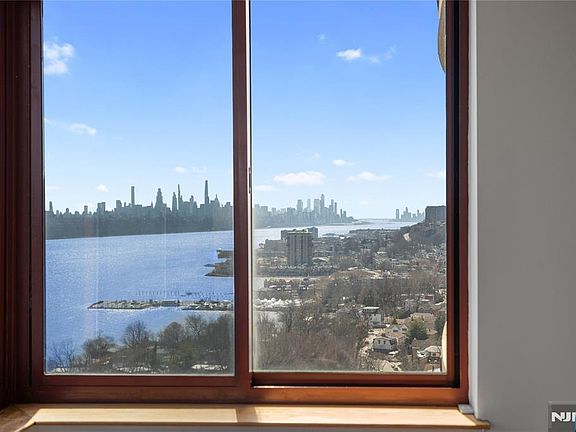 5th image of 100 Old Palisade Rd APT 1604