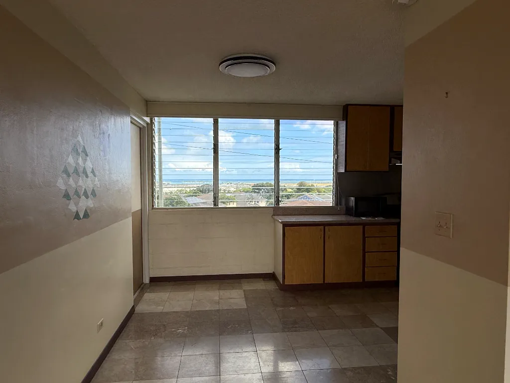 3 bed, 1010 sqft, $3,300 — Photo 3