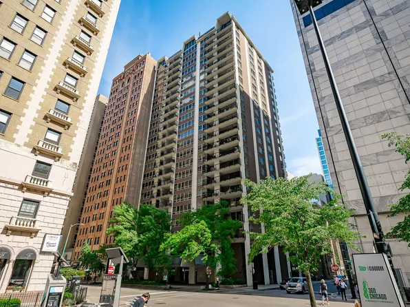 201 E Chestnut St APT 21F, Chicago, IL 60611