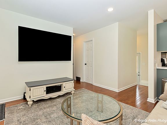 4th image of 1025 Bunker St