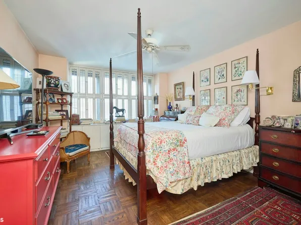 235 East 57th Street image 1 of 4