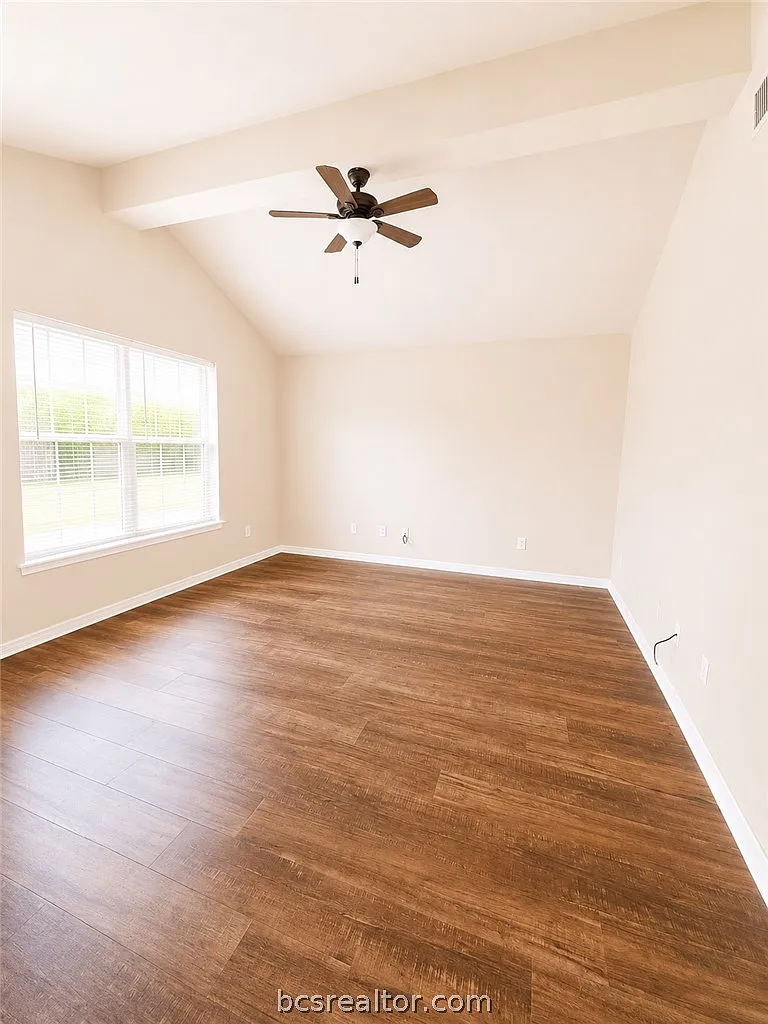 3 bed, 1061 sqft, $1,600 — Photo 1