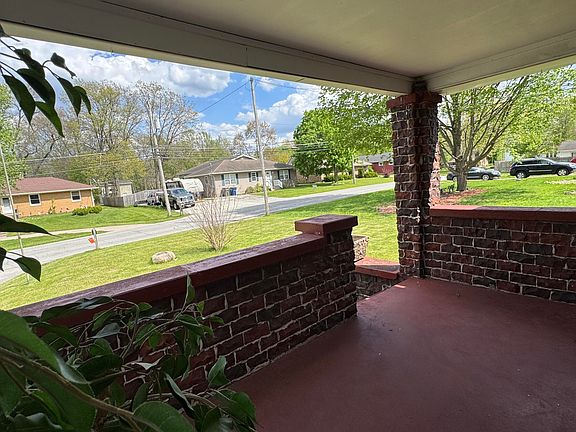 3rd image of 424 Yanke Rd