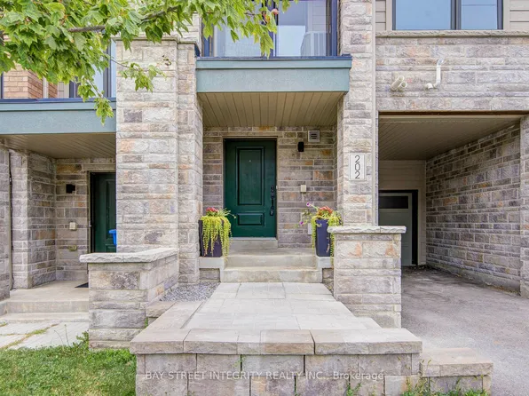 202 Vivant St, Newmarket, ON L3X 0K7