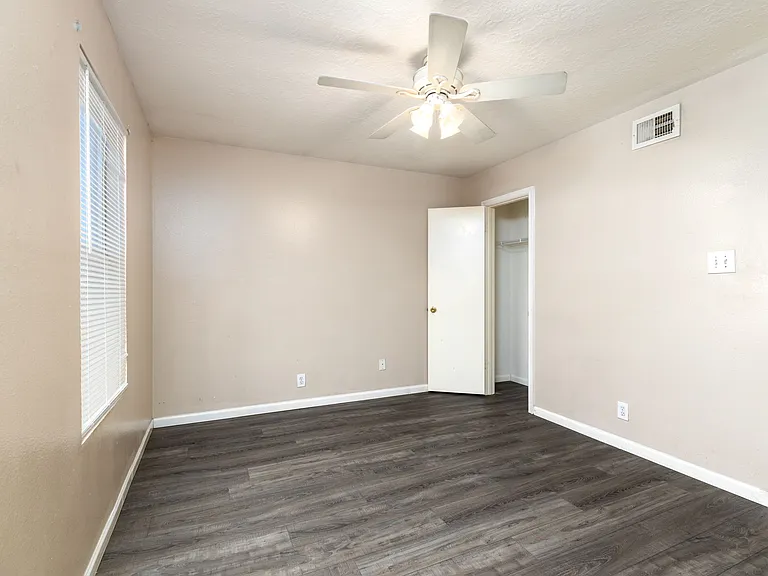 9210 Encino Vlg — Photo 16