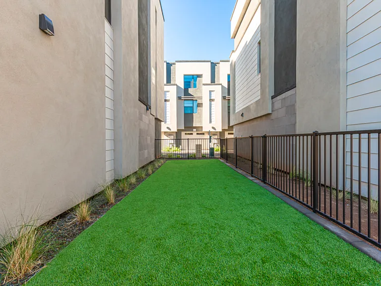 The Hardy Tempe Townhome Living — Photo 12