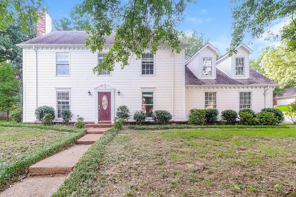 4 bed, 2.5 bath, 2799 sqft, $2,295 — Photo 1