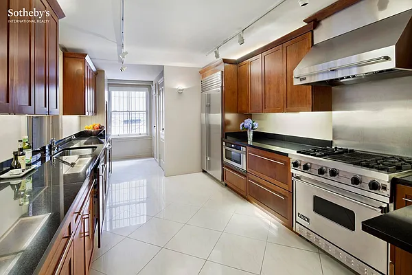 Rented by Sotheby's International Realty | media 30