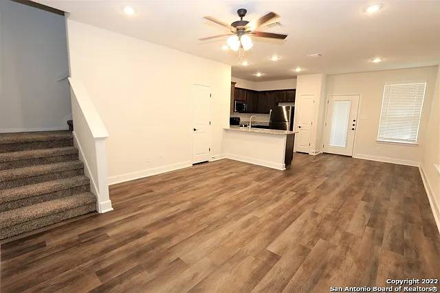 3 bed, 2.5 bath, 1357 sqft, $1,600 — Photo 1