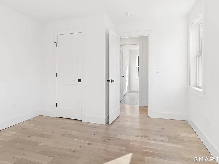 325 Coram Ave #C — Photo 21