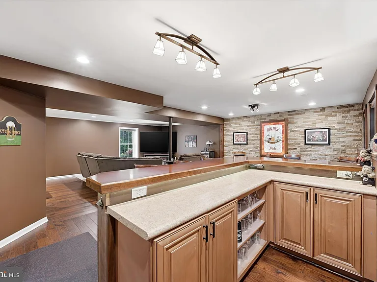704 Seaton Ct SE — Photo 48