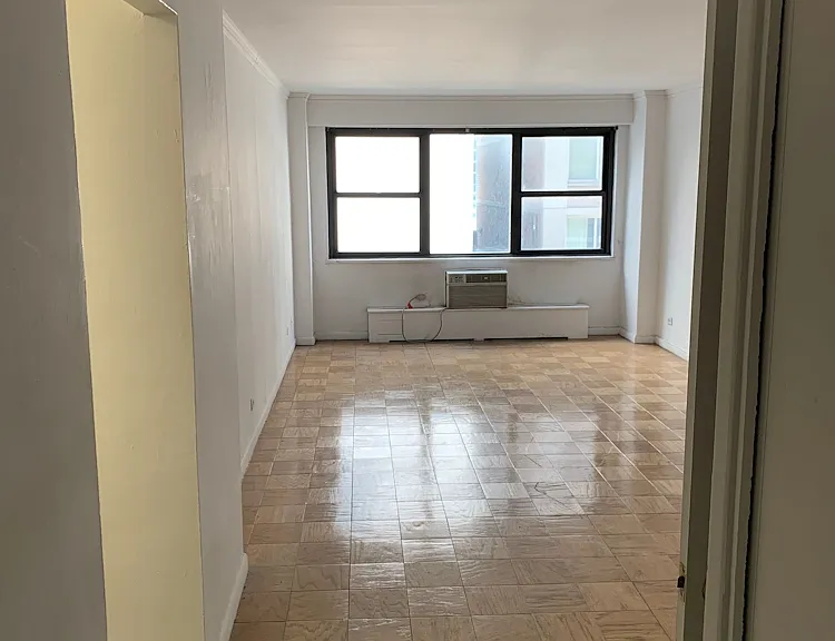 330 E 46th St #4R — Photo 1