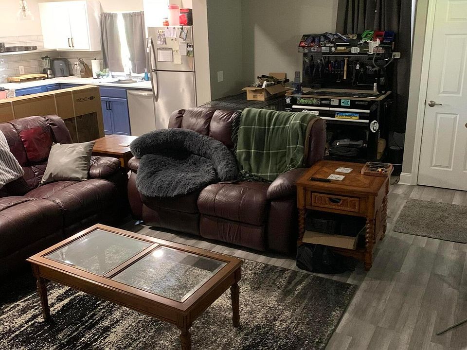1st image of 424 Factory Dr