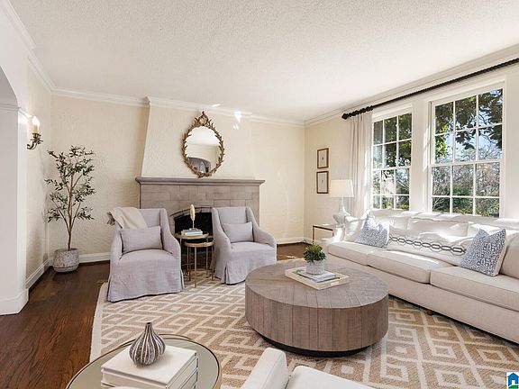 3rd image of 1614 Wellington Rd