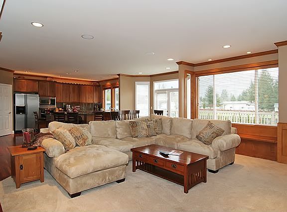2nd image of 875 Snoqualm Pl