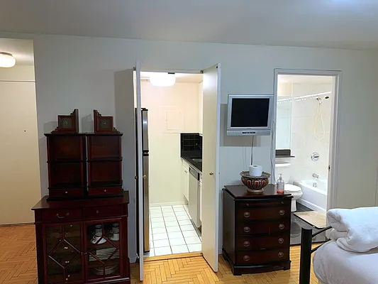 Rented by Barlavi Inc. | media 8