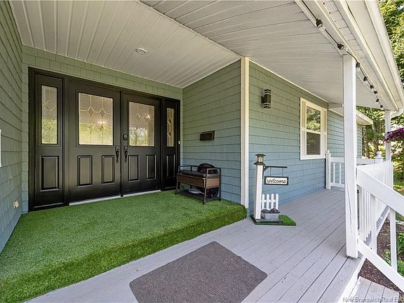 4th image of 32 Riverbend Dr