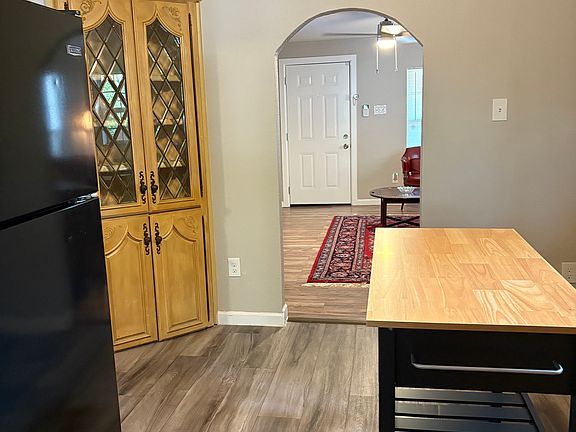 3rd image of 5512 Humbert Ave