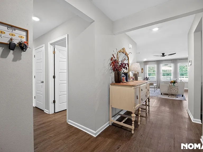 1008 Enclave Cir — Photo 4