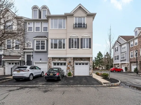 1 Carrington Pl, Clifton City, NJ 07013