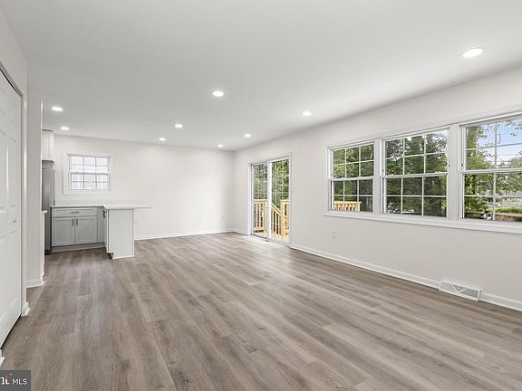 3rd image of 313 Academy Ave