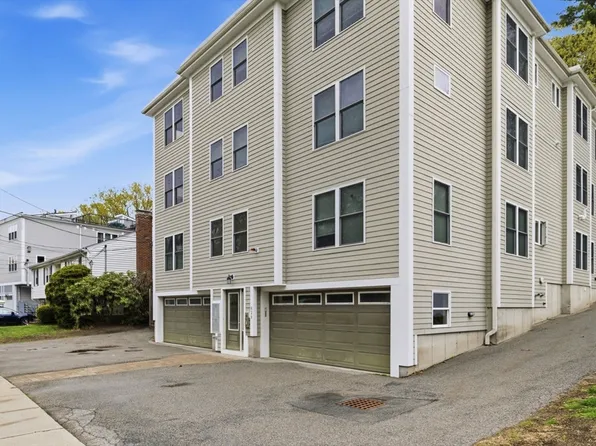 829 Lagrange St Unit 3, Boston, MA 02132