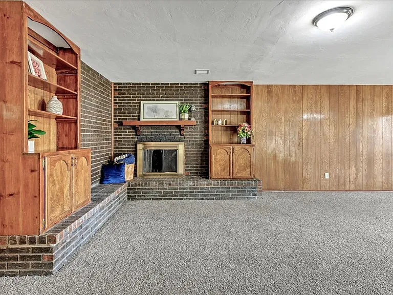 4121 Monica Dr — Photo 2