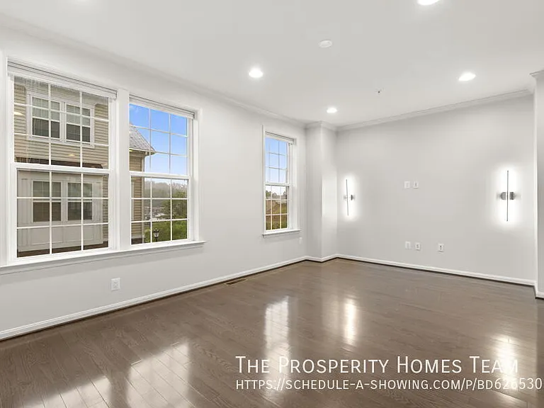7207 Barry Ln — Photo 11