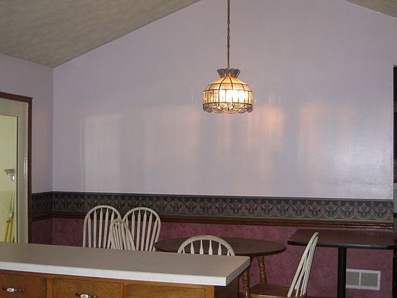 Breakfast Area opens to screen porch